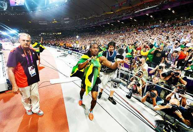 Usain Bolt Nabs Photographers DSLR, Snaps Awesome POV Shots bolt3 mini