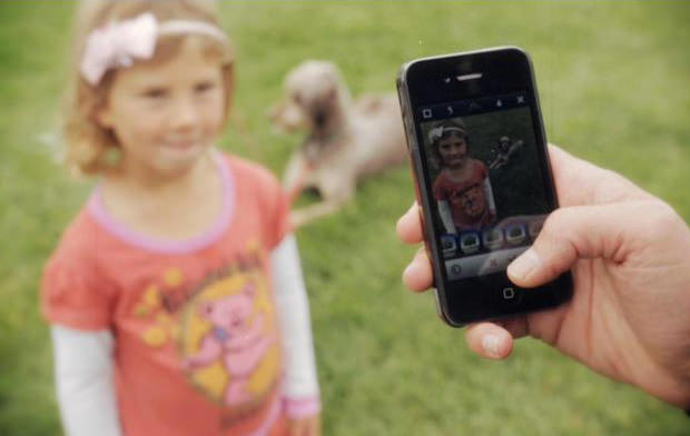 Instacube is a Fancy Digital Picture Frame for Sharing Instagram Photos instacube2 mini