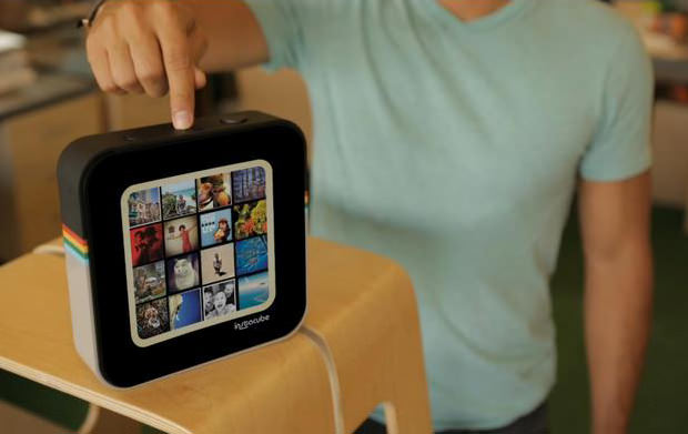 Instacube is a Fancy Digital Picture Frame for Sharing Instagram Photos instacube5 mini