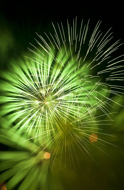 Creative Firework Photographs Shot by Refocusing During Long Exposures fireworks3 mini