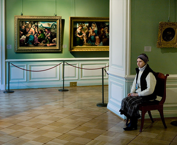 Portraits of Women Guarding Pieces in Russian Art Museums guardian2 mini