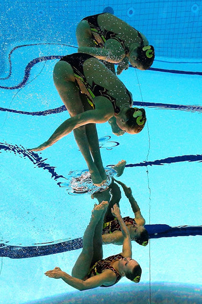 Olympic Synchronized Swimming Photos Flipped Upside Down flippedsynchro2 mini