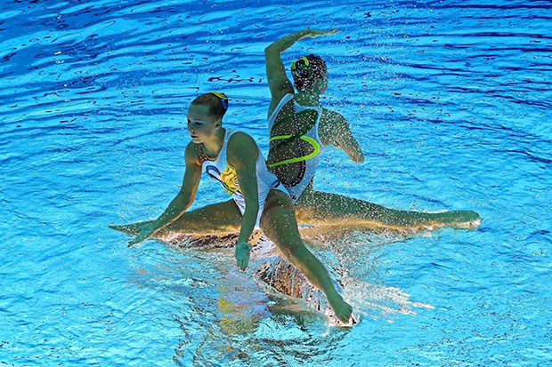 Olympic Synchronized Swimming Photos Flipped Upside Down flippedsynchro4 mini