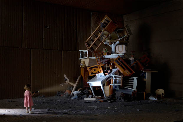 Photographs of Real People Living Inside Tiny Cardboard Box Dioramas dioramapeople 1