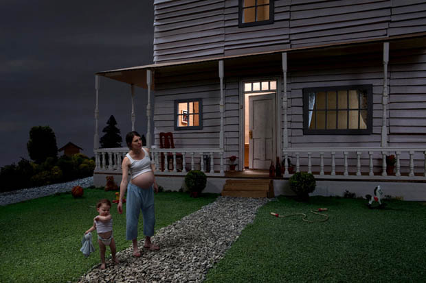 Photographs of Real People Living Inside Tiny Cardboard Box Dioramas dioramapeople 6
