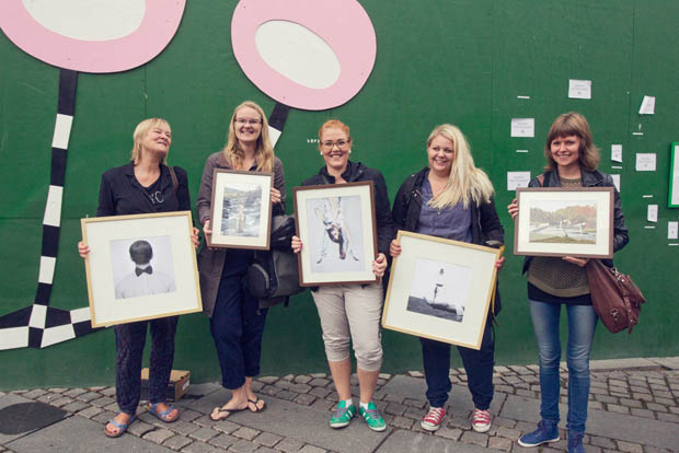 Gone in 30 Seconds: Photog Holds Show and Invites Strangers to Steal His Photos stealphotos 1