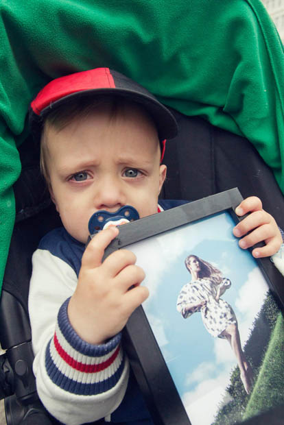 Gone in 30 Seconds: Photog Holds Show and Invites Strangers to Steal His Photos stealphotos 3