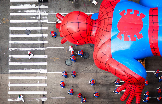 Macys Thanksgiving Day Parade in NYC, Photographed From High Above GeBYf