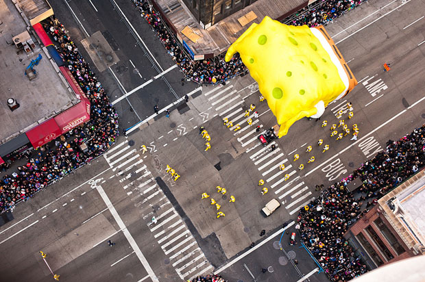Macys Thanksgiving Day Parade in NYC, Photographed From High Above dIdsS