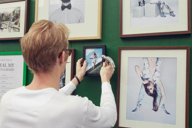 Gone in 30 Seconds: Photog Holds Show and Invites Strangers to Steal His Photos stealphotos 4