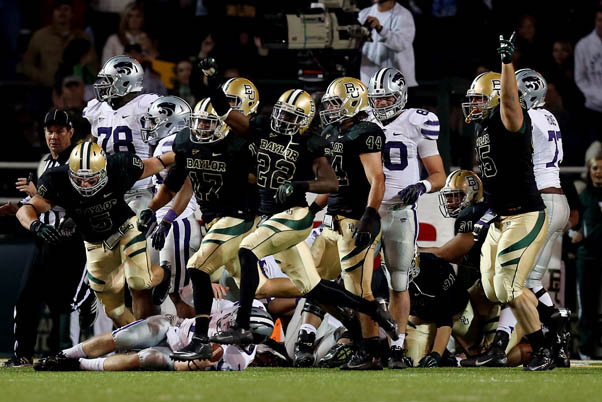 Sports Illustrated Magazine Accused of Manipulating College Football Photo simanip2