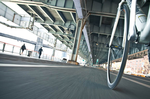 Photographs Showing What New York City Looks Like to a Bicycle nycbybike 13
