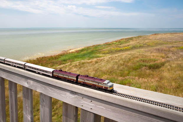 Photos of a Model Train Rumbling Across the Great Outdoors canadiantrain 13