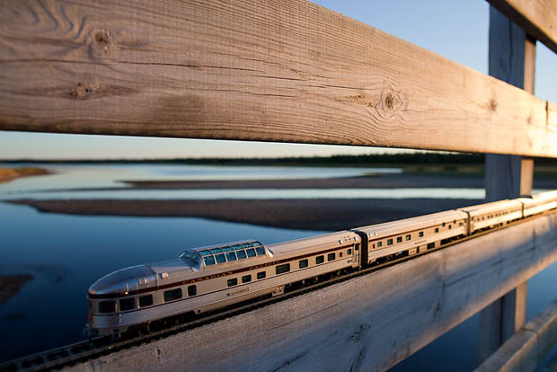 Photos of a Model Train Rumbling Across the Great Outdoors canadiantrain 15
