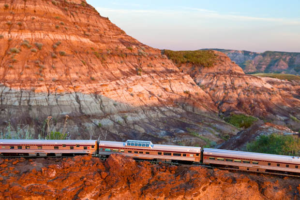 Photos of a Model Train Rumbling Across the Great Outdoors canadiantrain 8