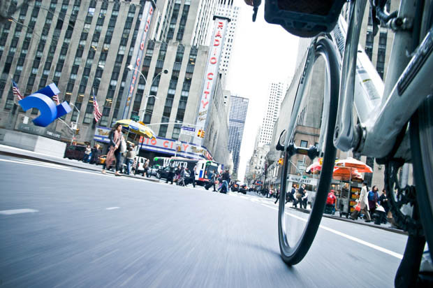 Photographs Showing What New York City Looks Like to a Bicycle nycbybike 8